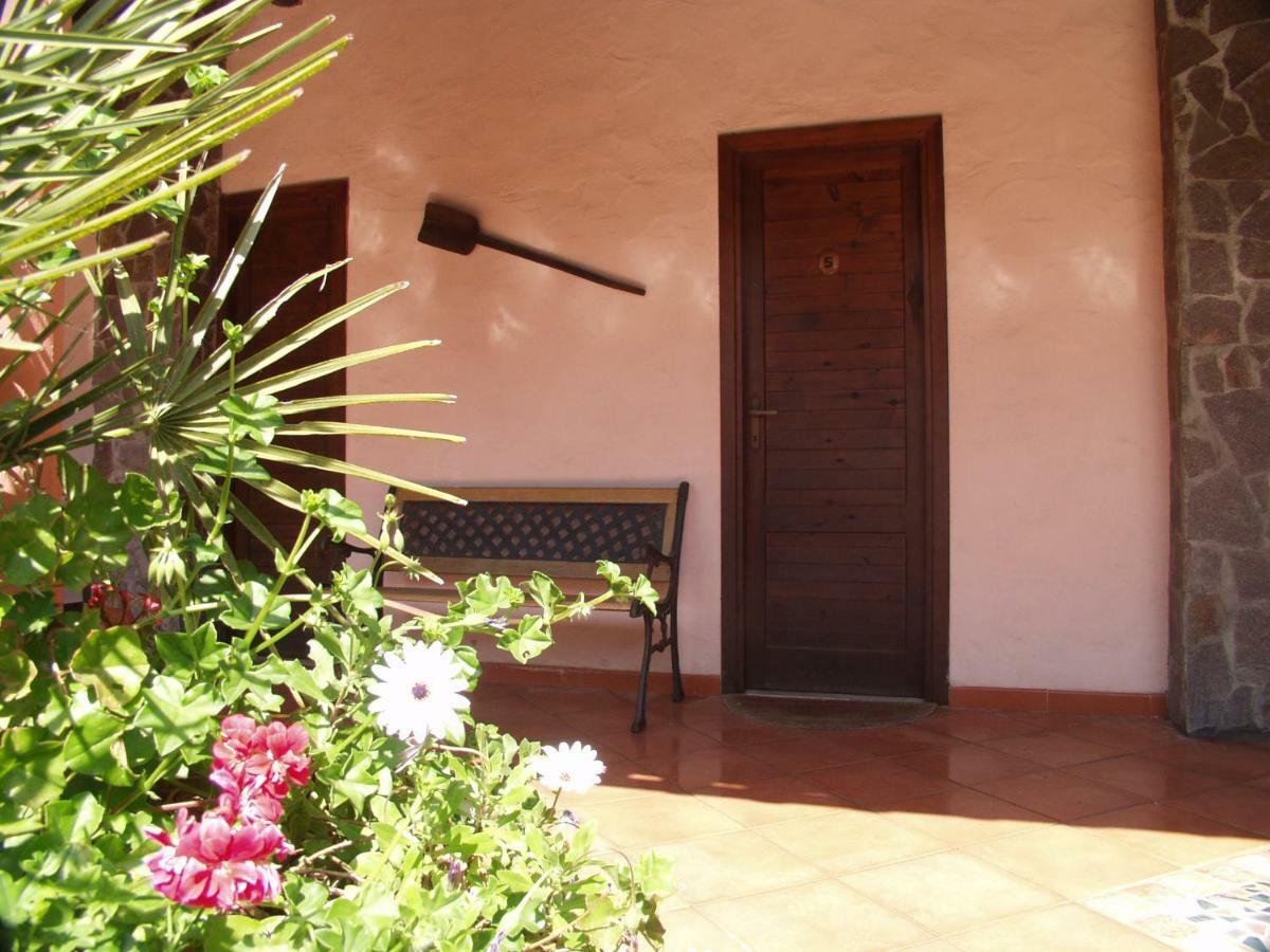 Agriturismo La Mimosa Putzu Idu Bagian luar foto